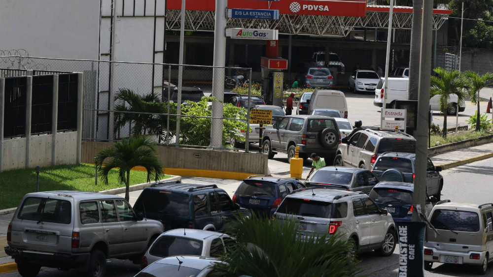 Reportan escasez de gasolina en Venezuela