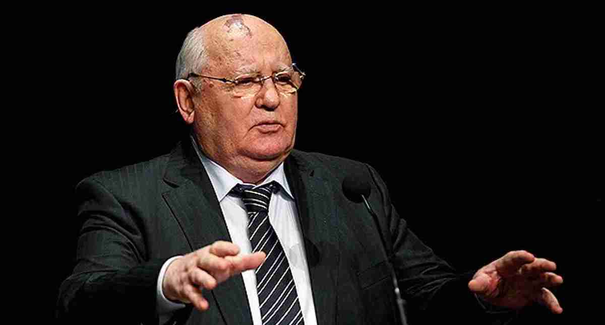 Gorbachov, hospitalizado en Moscú con neumonía