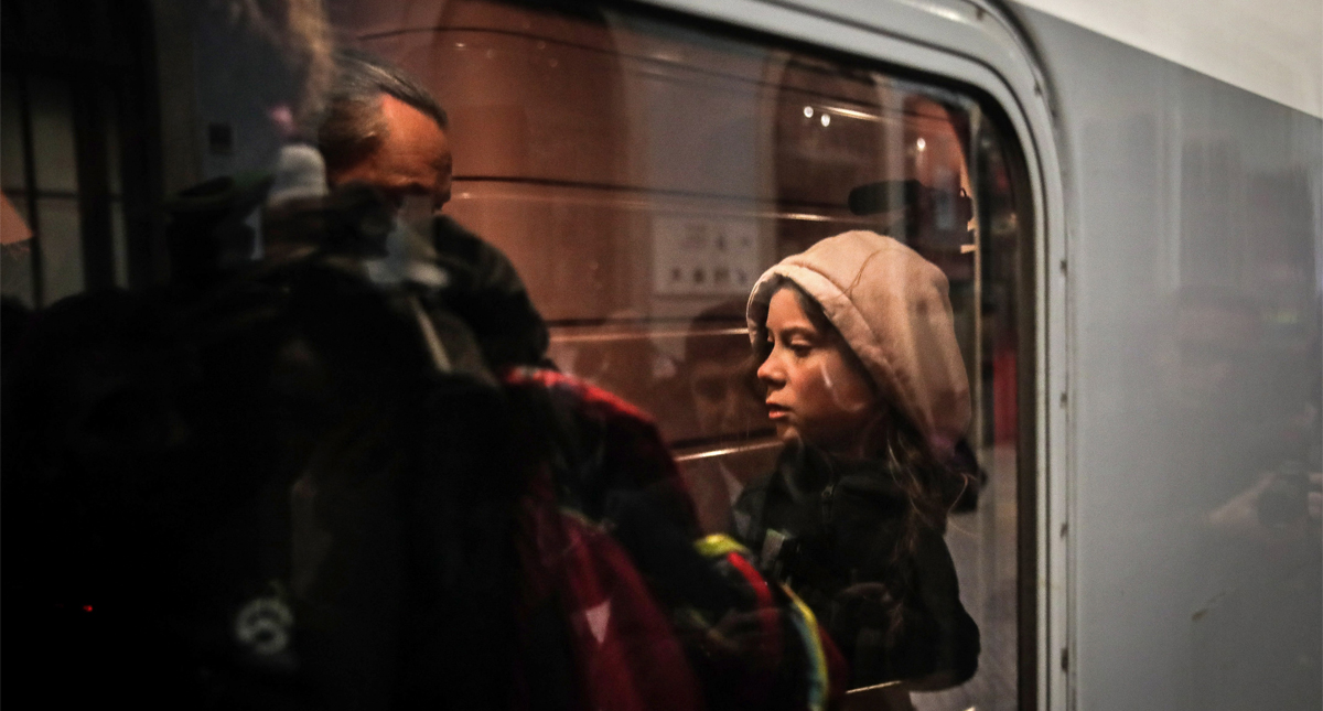 Greta Thunberg aborda tren que la llevará a la Marcha por el Clima en Madrid