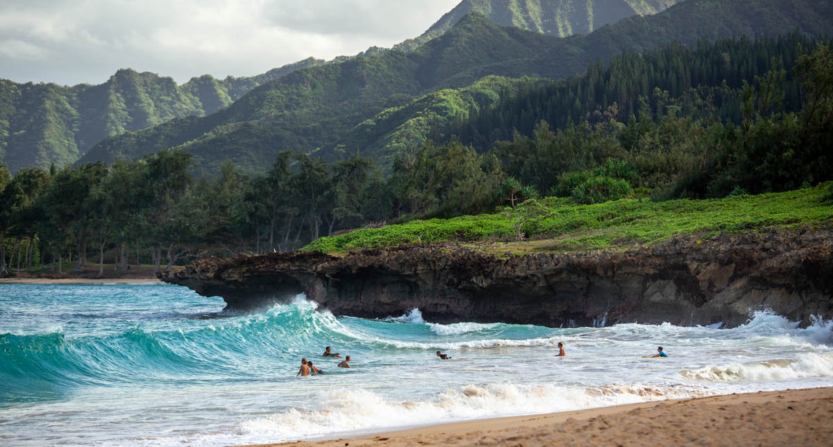 Hallan restos de helicóptero desaparecido en Hawaii