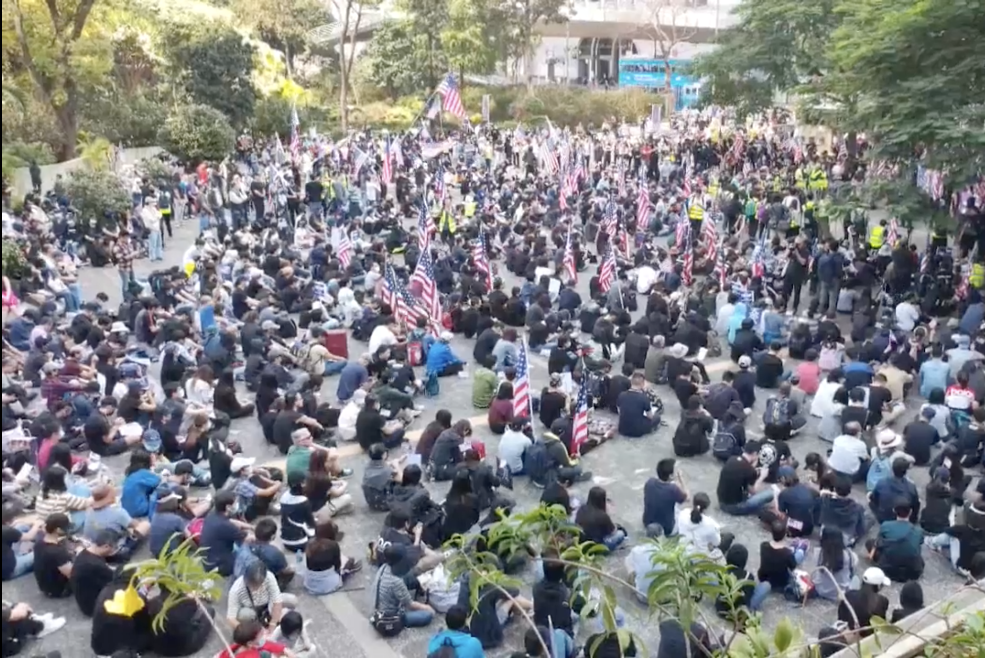 Manifestantes vuelven a las calles de Hong Kong para mantener vivo el movimiento
