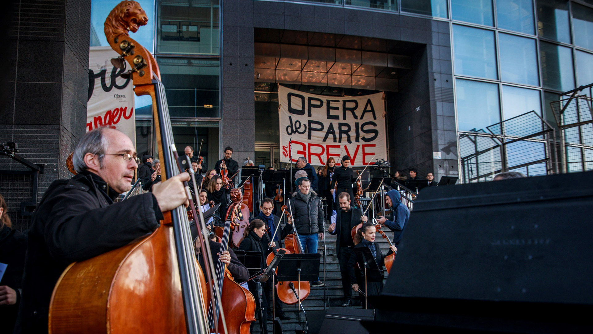 Ópera de París ofrece concierto a modo de huelga contra Macron