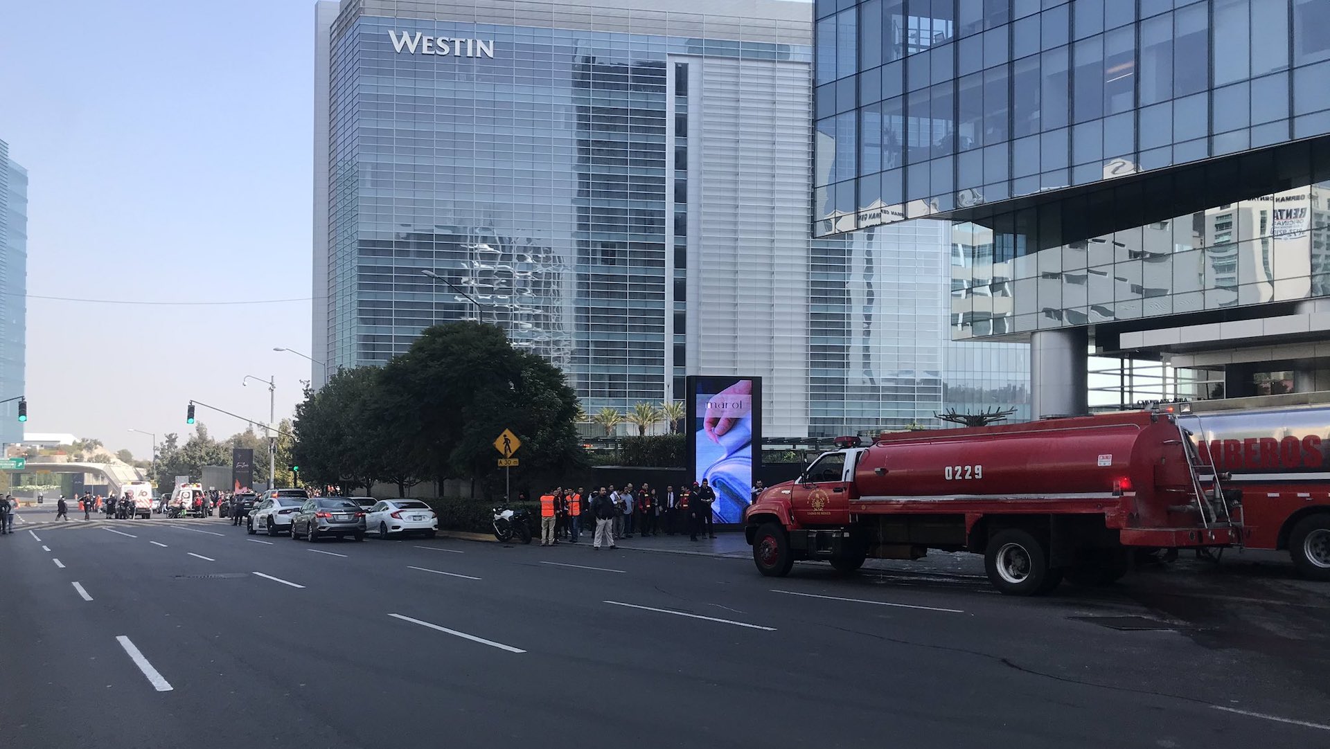 Controlan incendio en plaza de Santa Fe