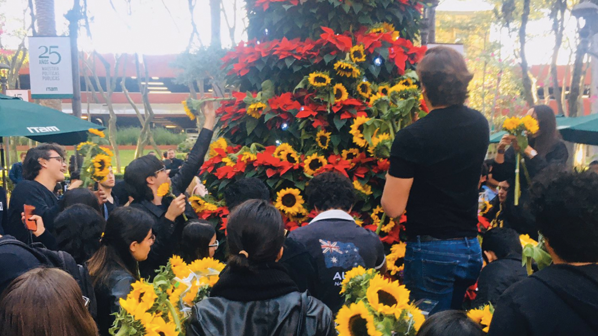 Alumnos del ITAM convocan a paro total este lunes tras suicidio de estudiante