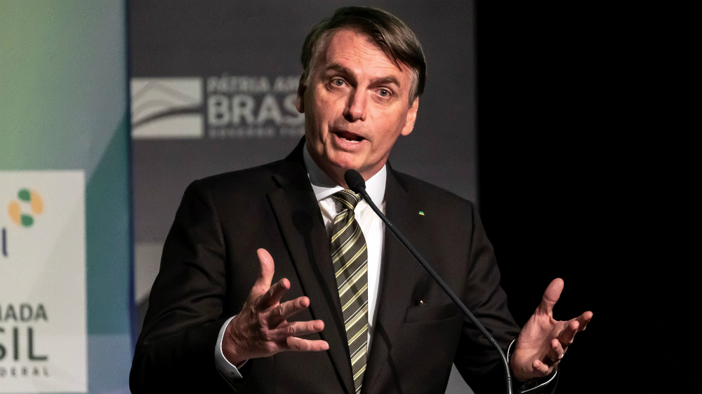 Bolsonaro carga contra Francia al defender la minería en tierras indígenas