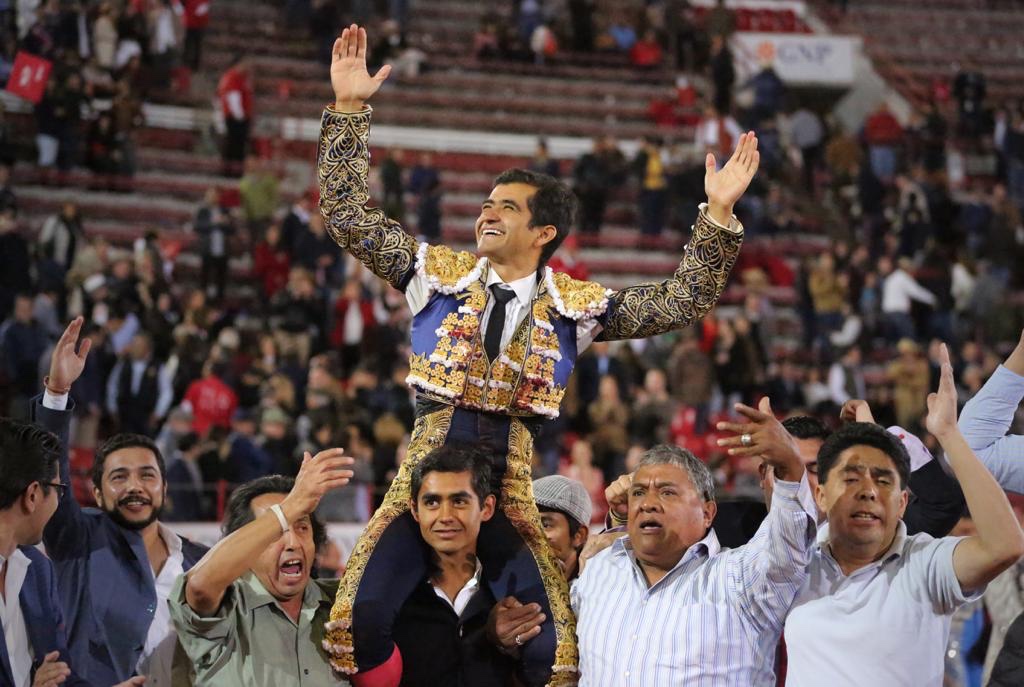 Sacudir al árbol del toreo mexicano