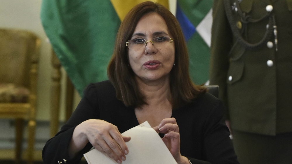 Bolivia no es una colonia de México, aseveró la canciller Karen Longaric