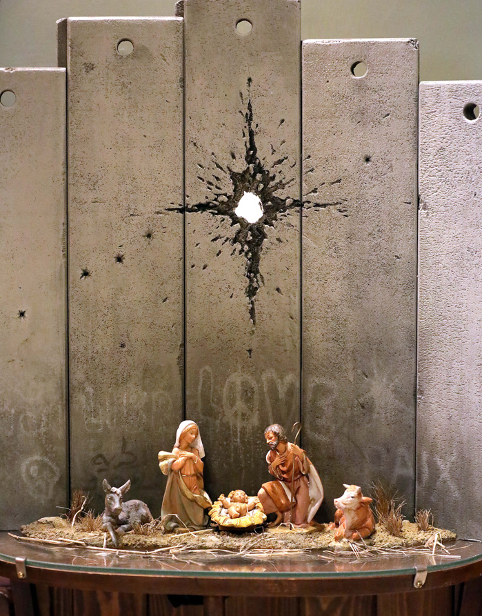 Banksy monta nacimiento con muro israelí baleado en la ciudad de Belén - la-cicatriz-de-belen