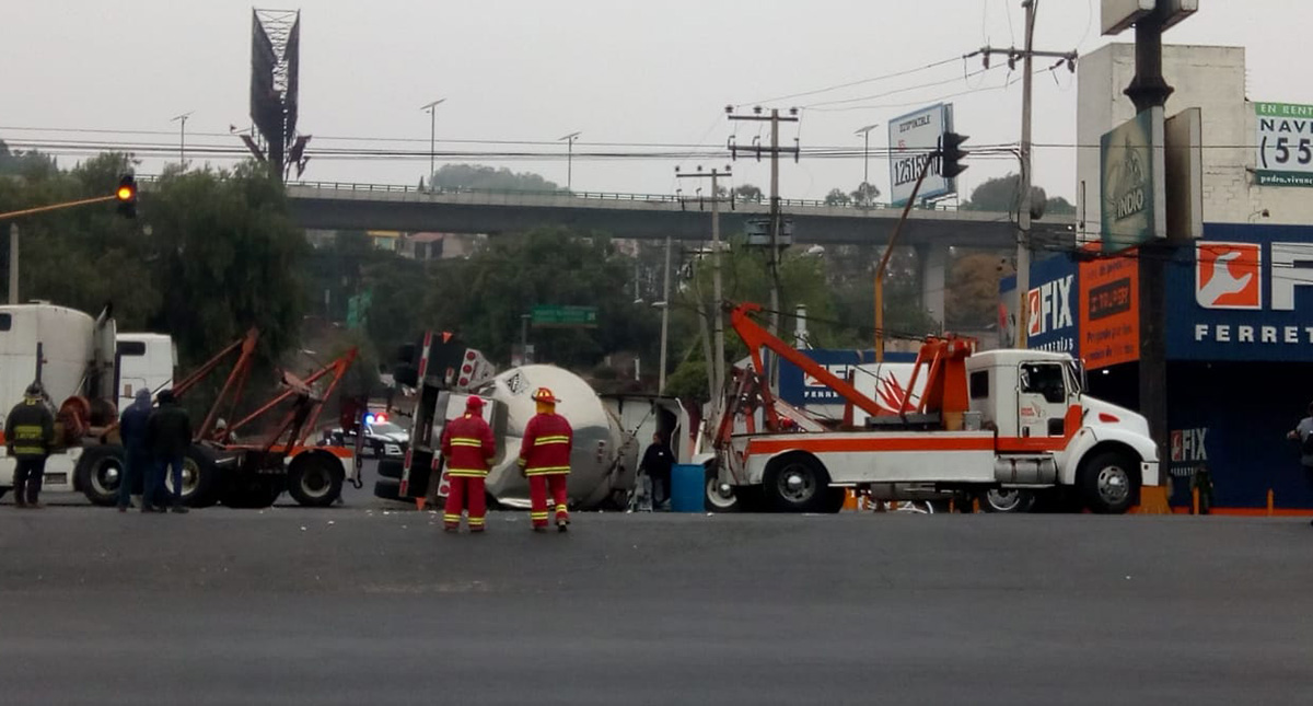 Activan Plan DN-III-E por volcadura de pipa en la Gustavo Baz - labores-para-el-retiro-de-pipa