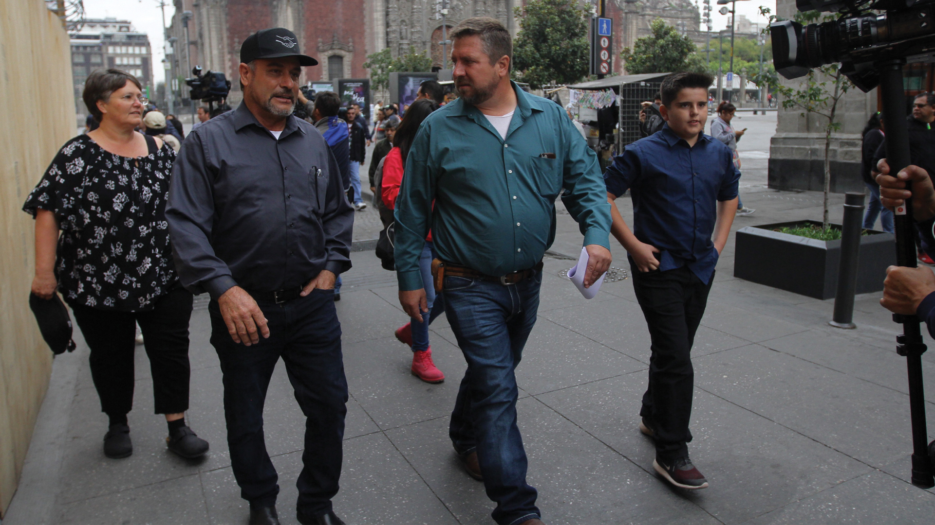 AMLO pide paciencia a la familia LeBarón; se volverán a reunir en un mes