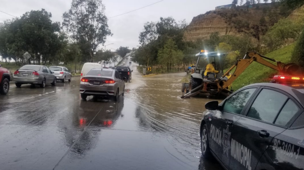 Lluvias dejan en Tijuana inundaciones y deslaves