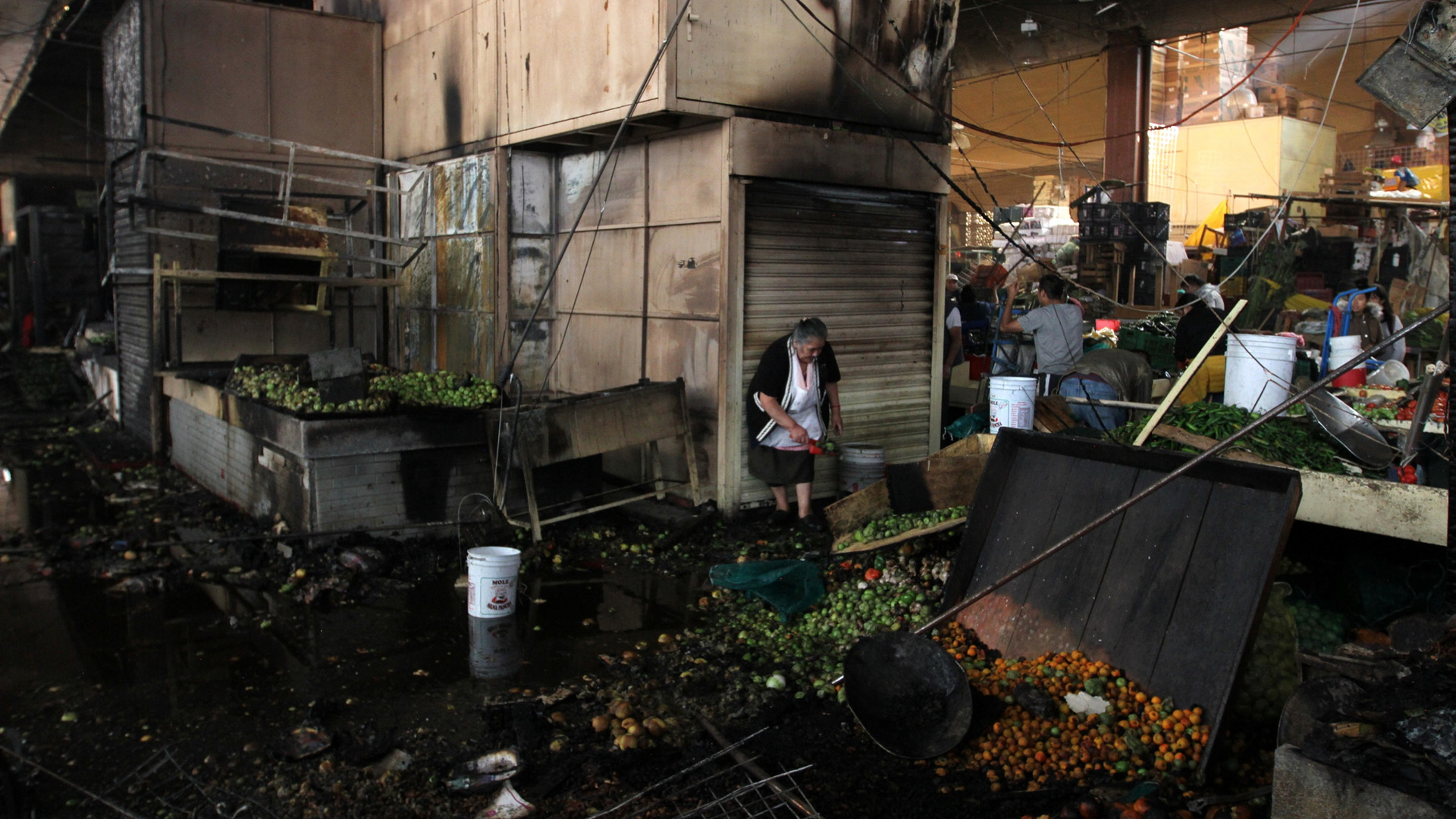 Claudia Sheinbaum recorre La Merced tras incendio Claudia Sheinbaum recorre La Merced tras incendio