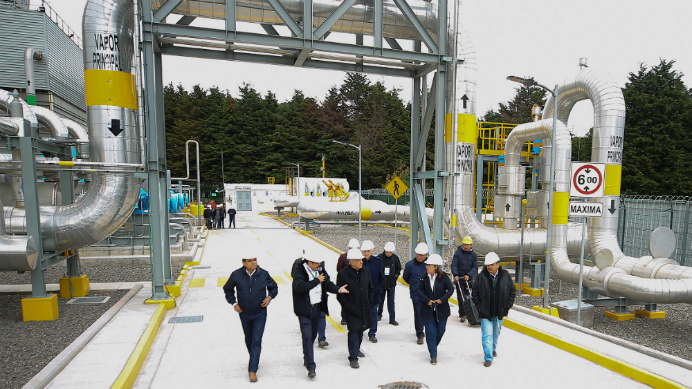 CFE lista para generar energía si no hay inversión privada: López Obrador