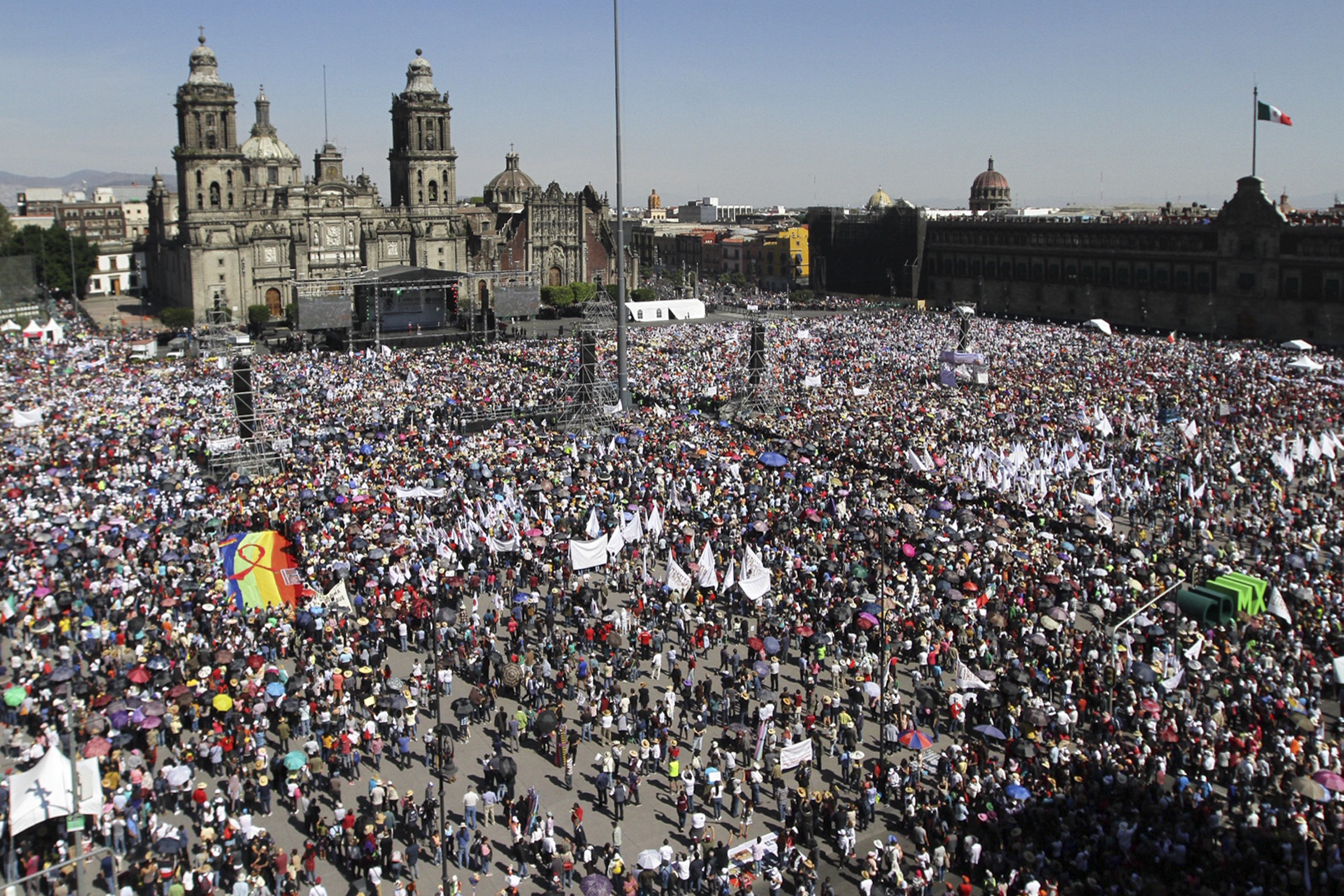 AMLO pide un año más para consolidar la transformación - lopez-obrador-mensaje-en-el-zocalo-3