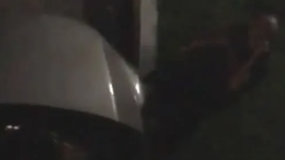 #Video Sujeto destroza auto de mujer en Jalisco por cobrarle adeudos