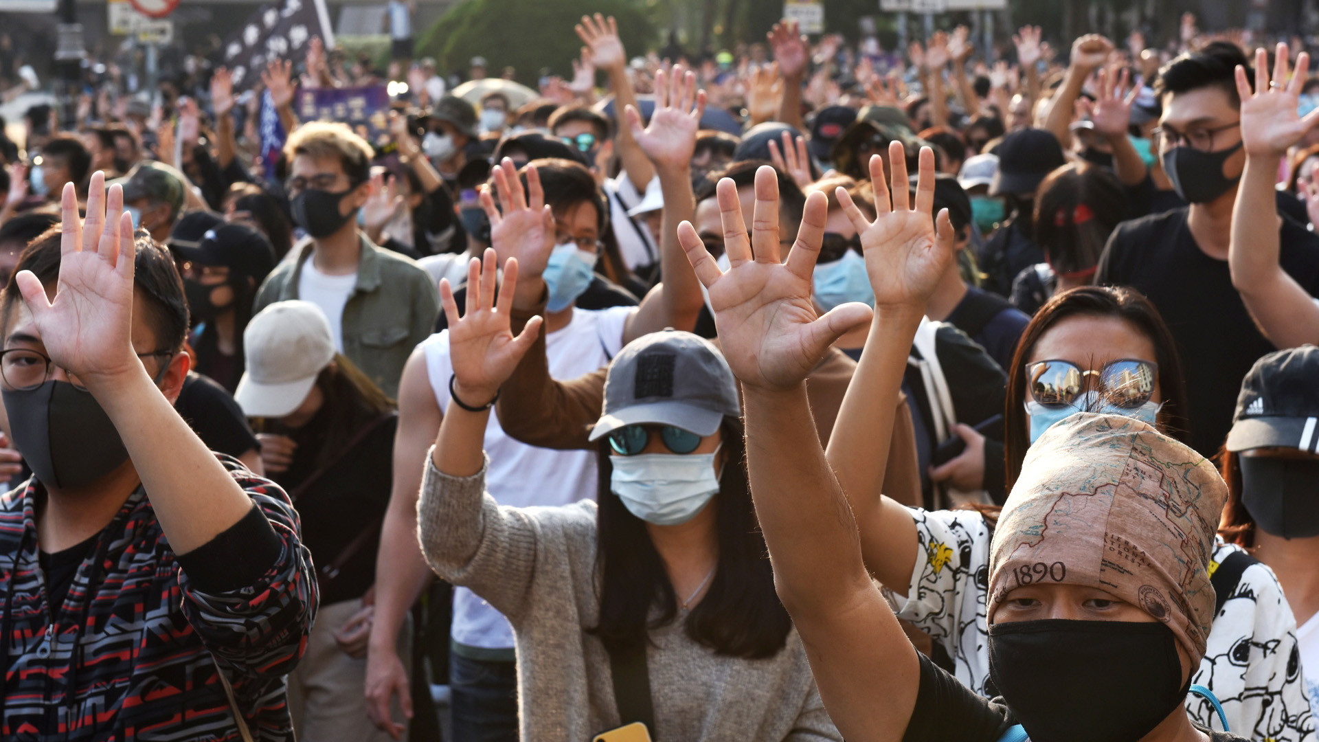 Policía de Hong Kong vuelve a usar gases lacrimógenos contra manifestantes - manifestantes-de-hong-kong