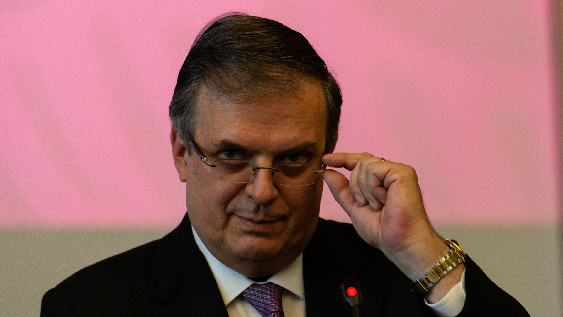 Marcelo Ebrard pidió permiso para ausentarse seis días