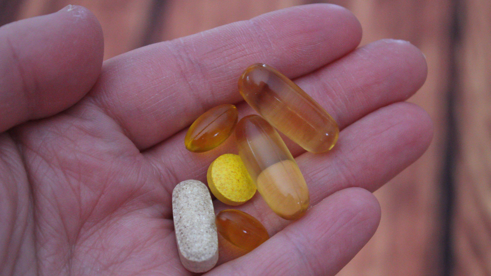 Gobierno compraba medicamentos para VIH en desuso, revela subsecretario de Salud