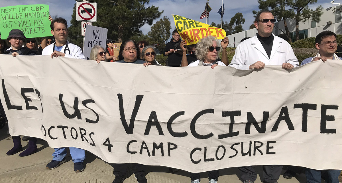 Niegan nuevamente a médicos vacunar a niños migrantes en centro de detención