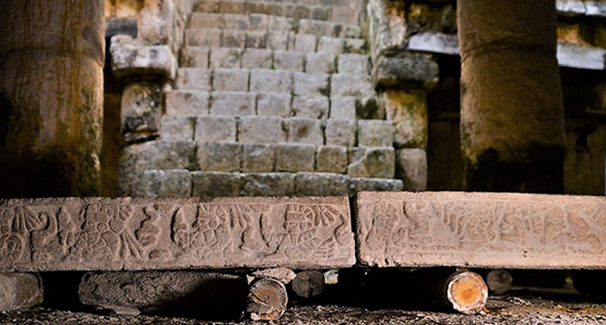 INAH hace importantes hallazgos en zona arqueológica de Chichén Itzá - mesa-de-piedra-dentro-de-la-casa-de-los-caracoles