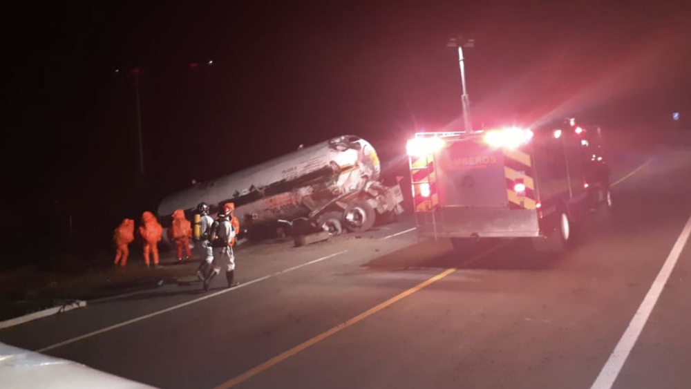 Reanudan circulación en autopista Siglo XXI tras fuga de amoniaco