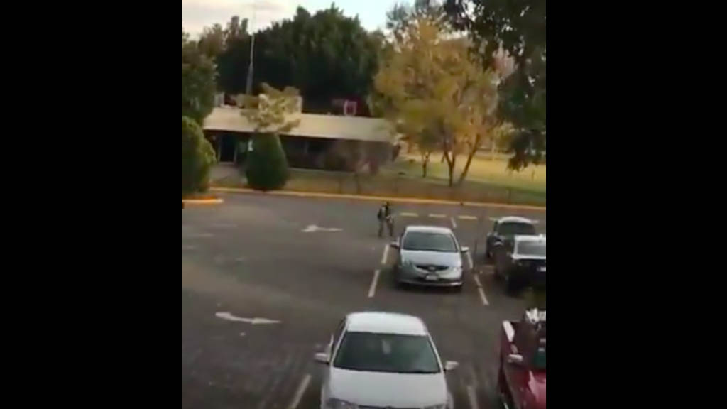 Abaten a presunto extorsionador y detienen a cuatro en Michoacán