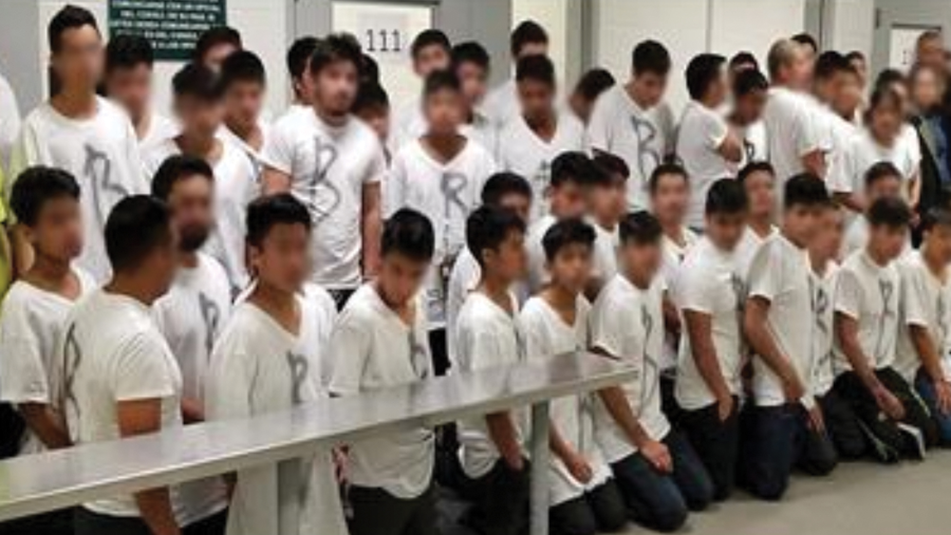 Localizan a migrantes marcados como mercancías en Laredo, Texas