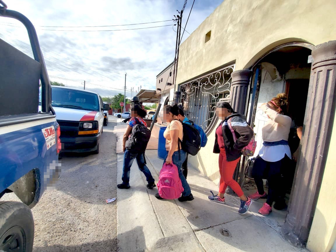 Dan cuatro años de cárcel a mujer que trasladaba indocumentados