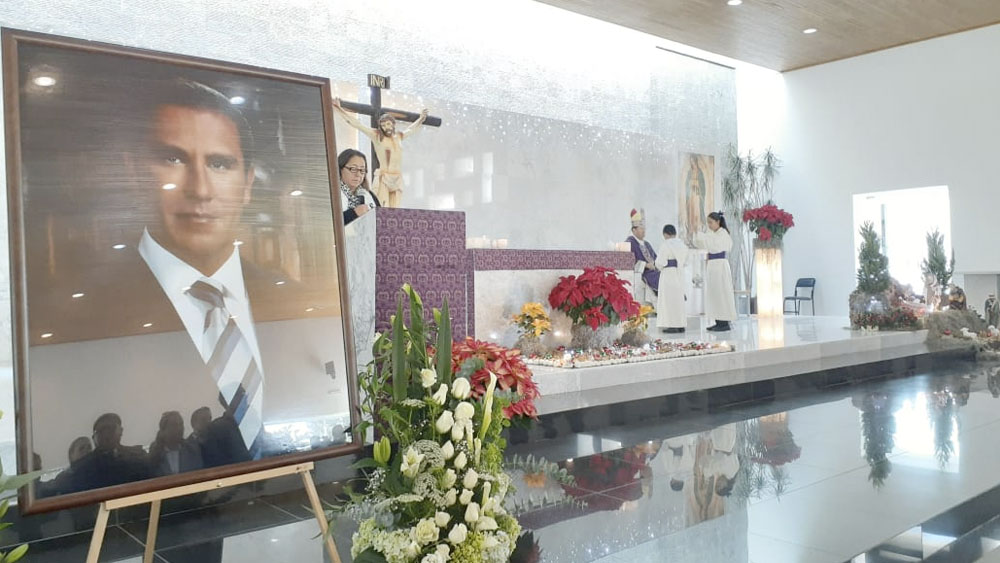 PAN realiza misa por primer aniversario luctuoso de Alonso y Moreno Valle