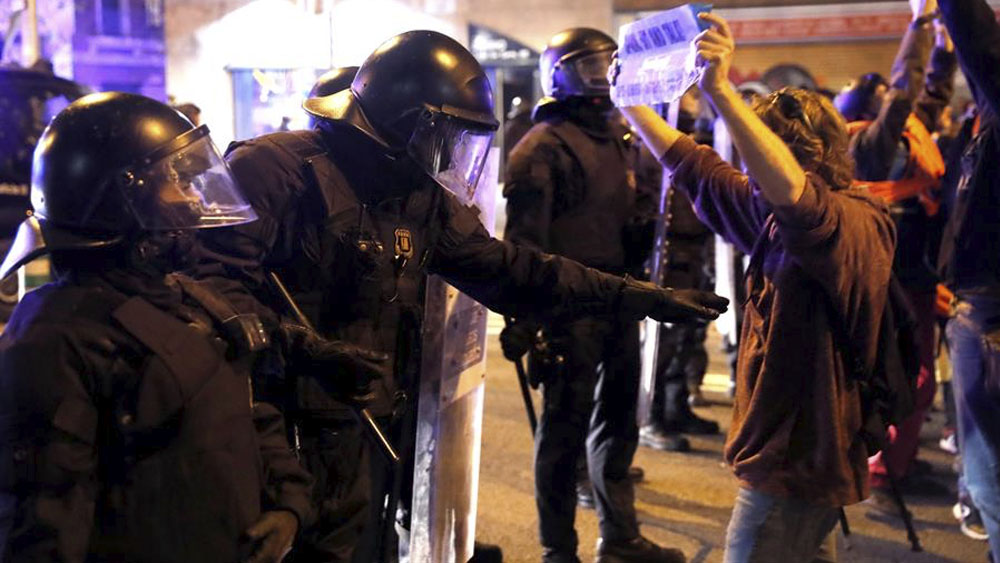 Impiden enfrentamientos entre independentistas y fanáticos del Barcelona