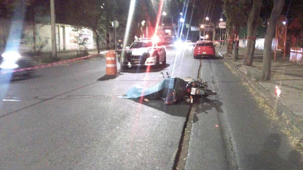 Muere motociclista tras caer en Zanja en Azcapotzalco Muere motociclista tras caer en Zanja en Azcapotzalco