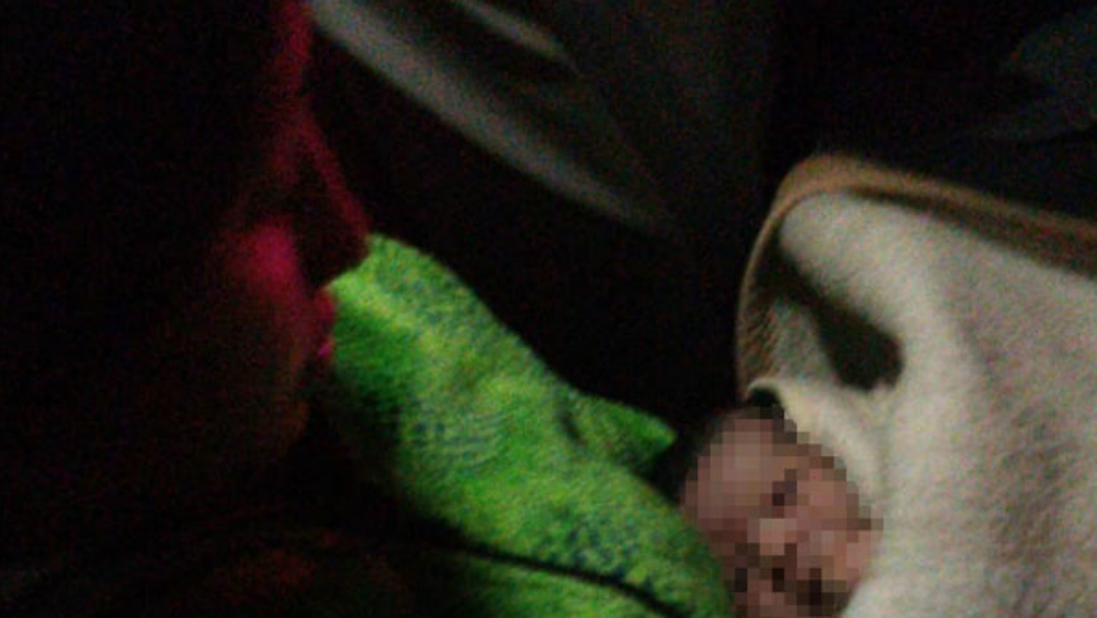 Policías de Ecatepec atienden parto en taxi