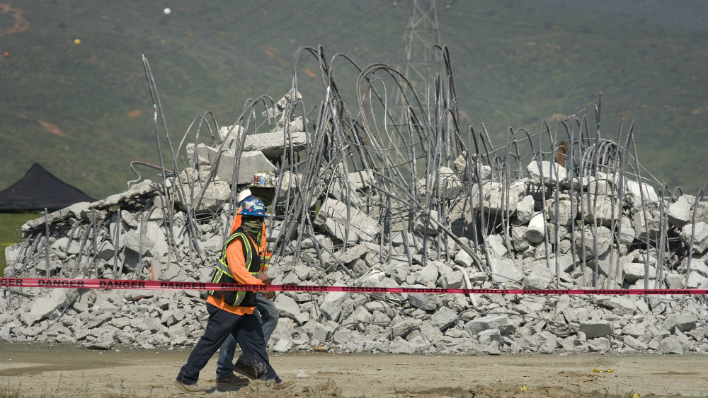 Demócratas y republicanos pactan otros mil 375 millones para muro con México
