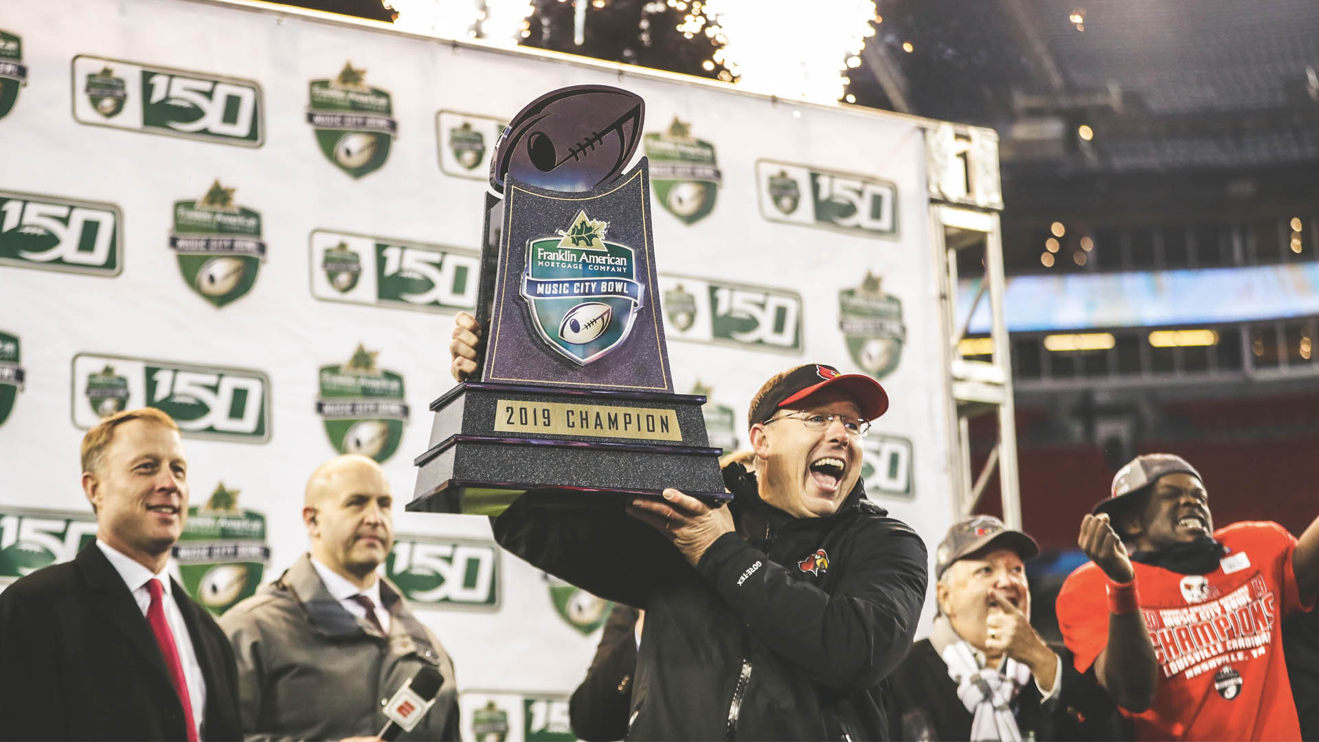 Cardinals de Louisville se quedan con el Tazón Music City