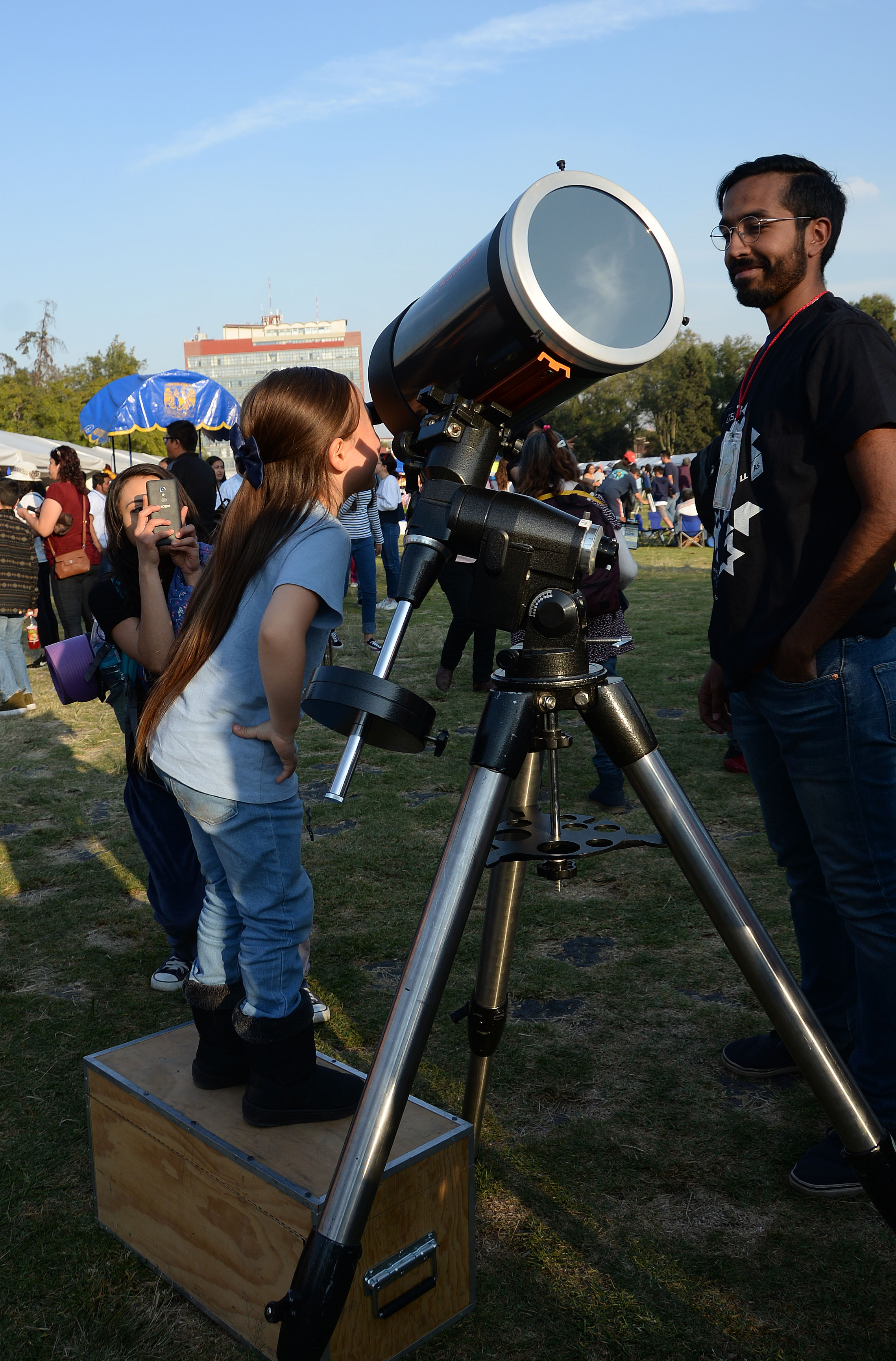 Familias asisten a la Noche de las Estrellas en Ciudad Universitaria - noche-de-las-estrellas-unam-mexico-familias-2