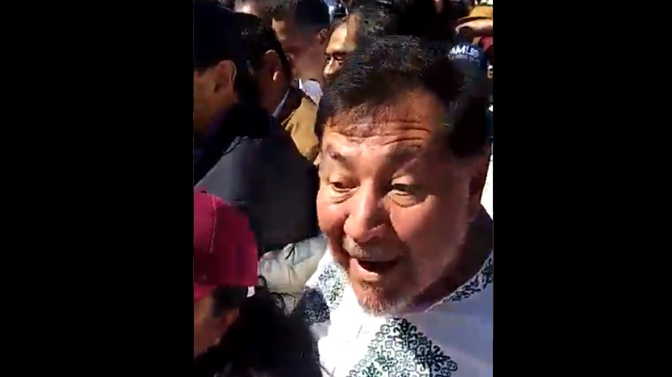 #Video Noroña y el padre Solalinde ingresan entre empujones al Zócalo