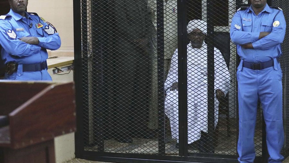 Condenan a Omar al Bashir a dos años de confinamiento por corrupción