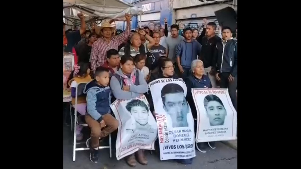 #Video Damnificados del sismo 2017 y padres de los 43 pasan juntos Navidad