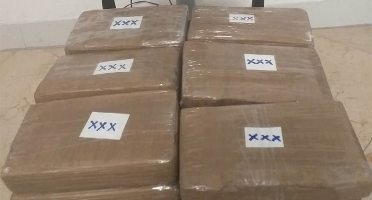Interceptan 27 kilos de cocaína en Aeropuerto de Cancún - paquetes-de-cocaina-dentro-de-maleta-procedente-de-bogota