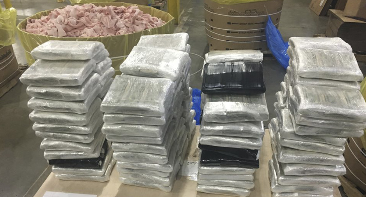 Decomisan en EE.UU. 3 mdd dentro de barriles con carne con destino a México - paquetes-de-dolares-dentro-de-carne-de-cerdo-cruda