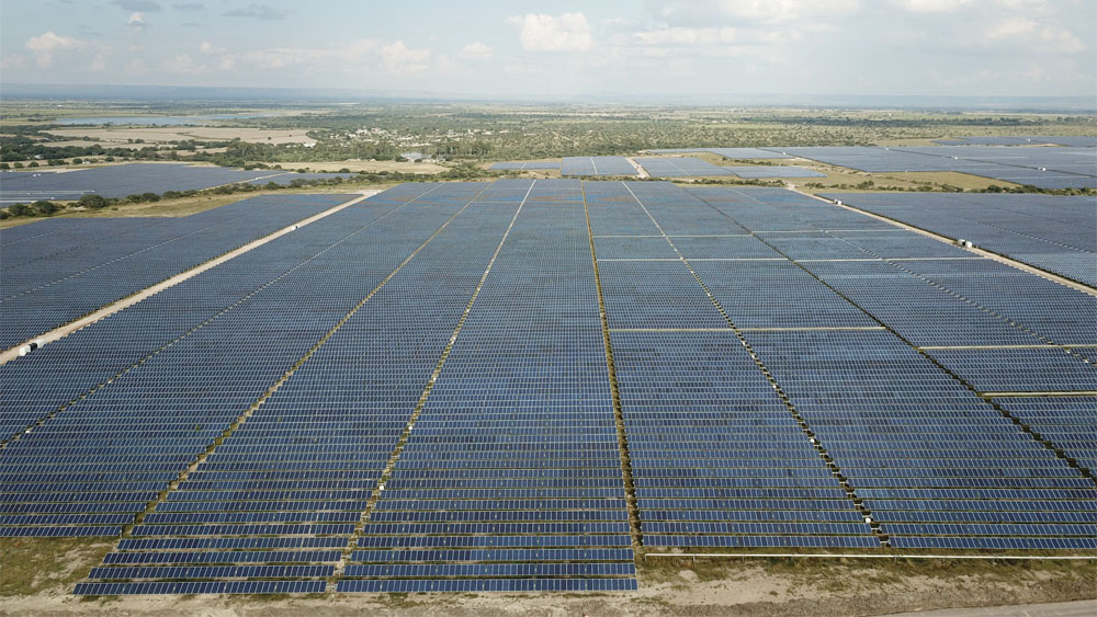México desarrollará dos parques eólicos y cuatro plantas solares