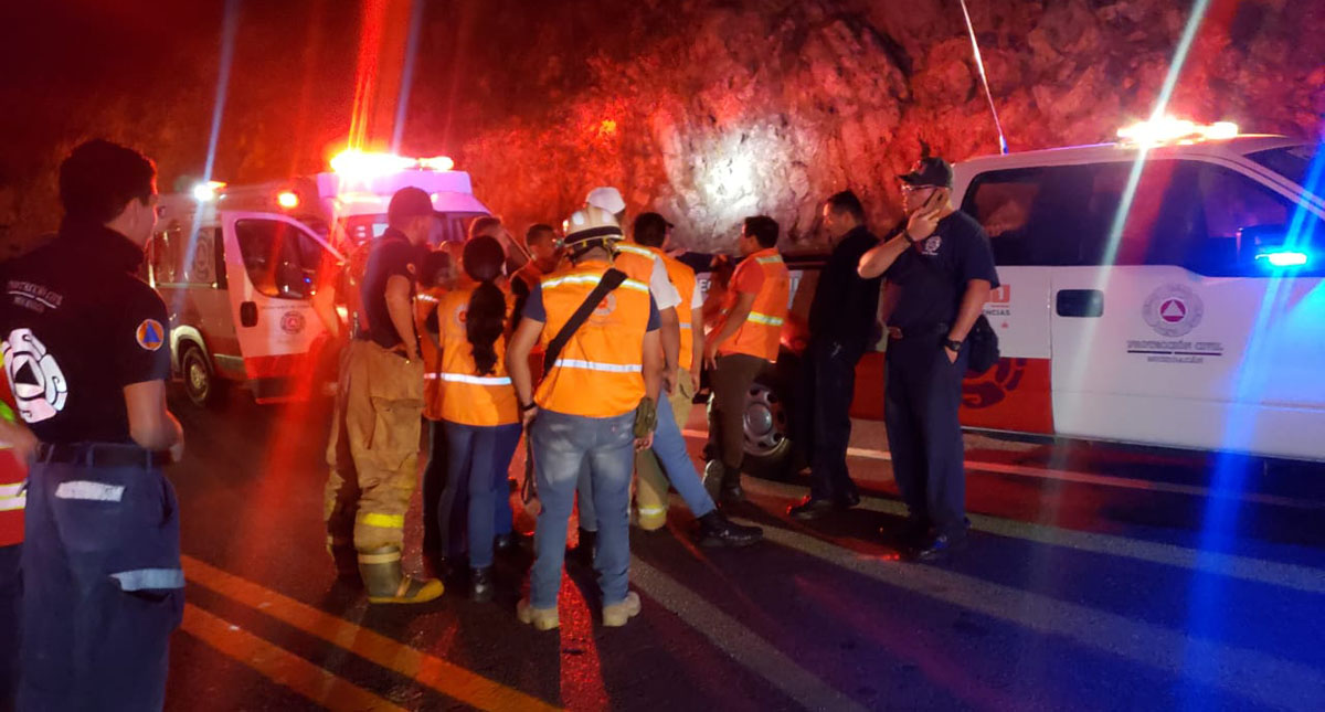 Accidente en autopista de Michoacán deja un muerto y varios heridos Accidente en autopista de Michoacán deja un muerto y varios heridos