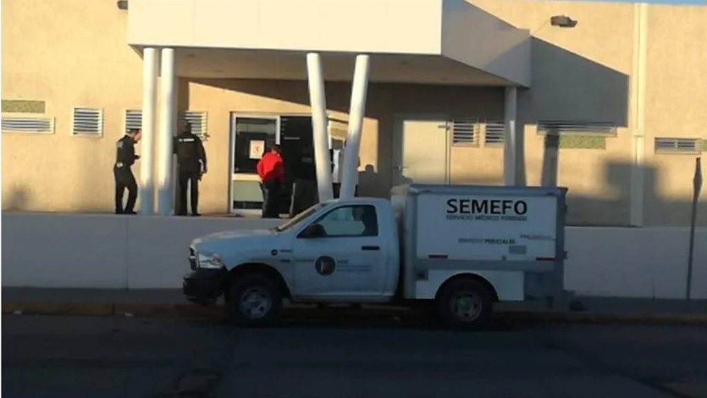 #Video Guardia de seguridad muere al defender a paciente en IMSS Cajeme - personal-de-semefo-en-urgencias-del-imss-cajeme