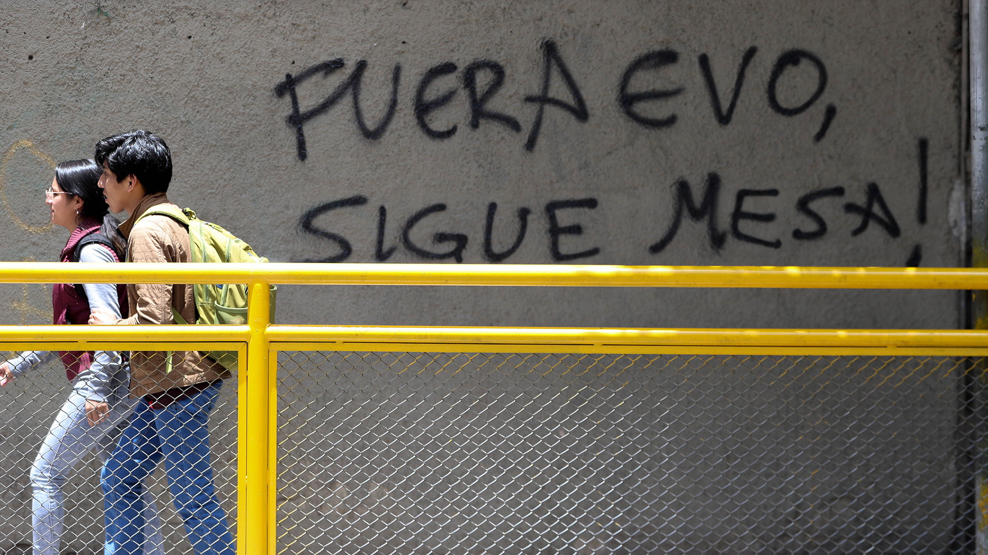 Opinión de bolivianos se divide en si Evo Morales debe regresar - pintas-contra-evo-morales