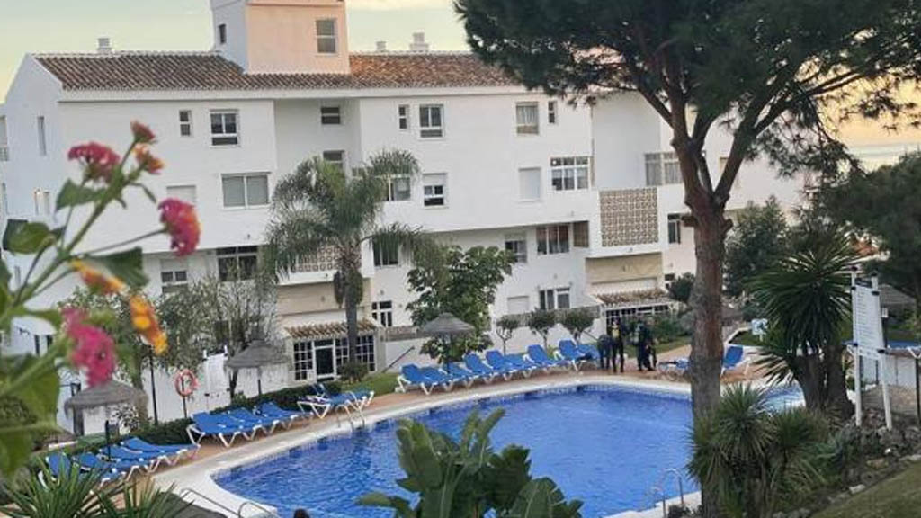 Hombre e hijos mueren ahogados en alberca en España