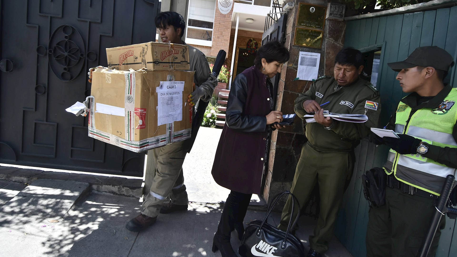 México pide a Bolivia diálogo directo y evitar ‘hostigamiento’