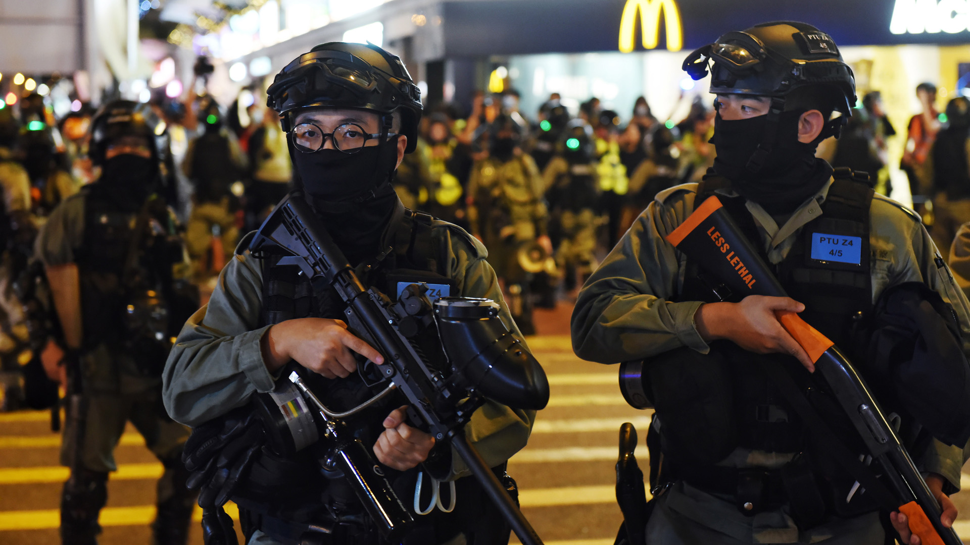 Policía de Hong Kong vuelve a usar gases lacrimógenos contra manifestantes