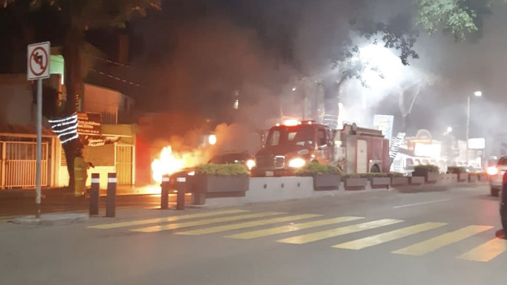 #Video Queman autos en Villahermosa tras detención de líder de cártel
