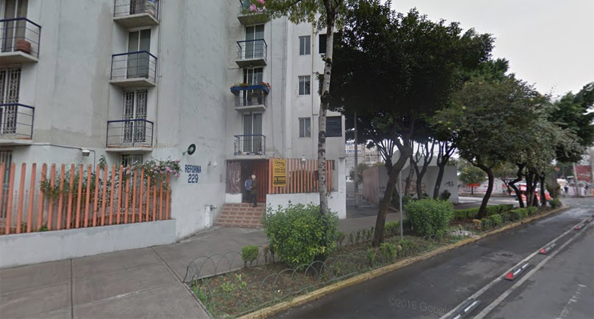 Rescatan a familia intoxicada por gas en departamento de la Guerrero