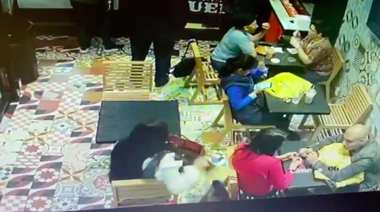 #Video Roba tarjeta de crédito y hace cargos por 70 mil pesos en menos de una hora